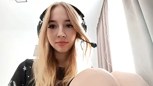 Snapshot of WackyNome chatting on February 2026 06:10:01 AM WackyNome online show from February 2026 06:10:01 AM