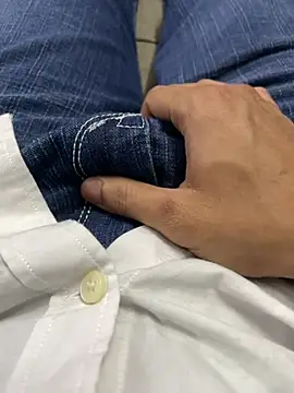 hassuniii online show from February 2026 07:39:02 PM