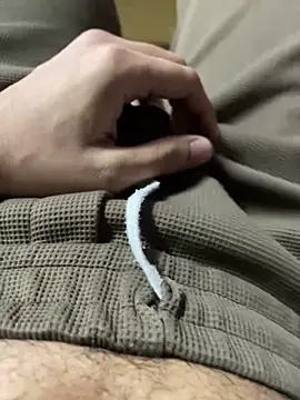 hassuniii online show from April 2026 09:35:01 PM