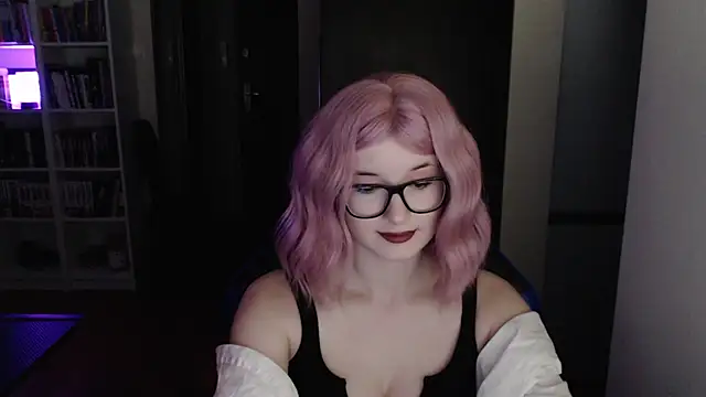 LunaXcherry online show from March 2026 06:46:02 PM