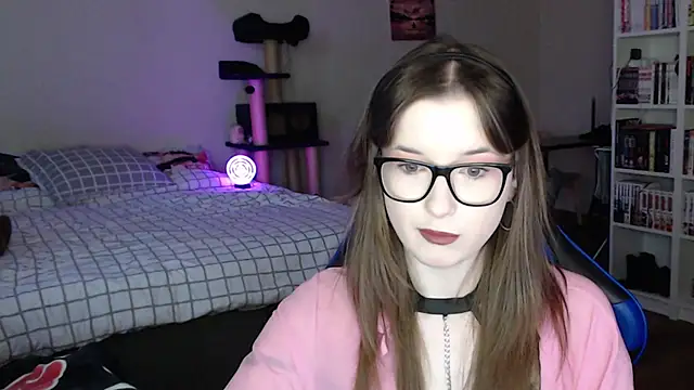 LunaXcherry online show from March 2026 04:40:01 PM