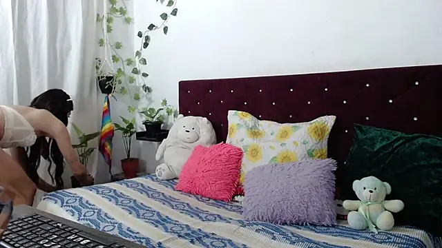 Saraanova1 online show from June 2026 02:47:02 AM