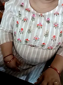 Snapshot of Simran_008 chatting on April 2026 06:13:01 AM Simran 008 online show from April 2026 06:13:01 AM