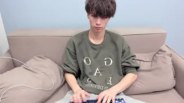 Snapshot of Ur_NextDoor_Boy chatting on February 2026 07:29:01 PM Ur NextDoor Boy online show from February 2026 07:29:01 PM