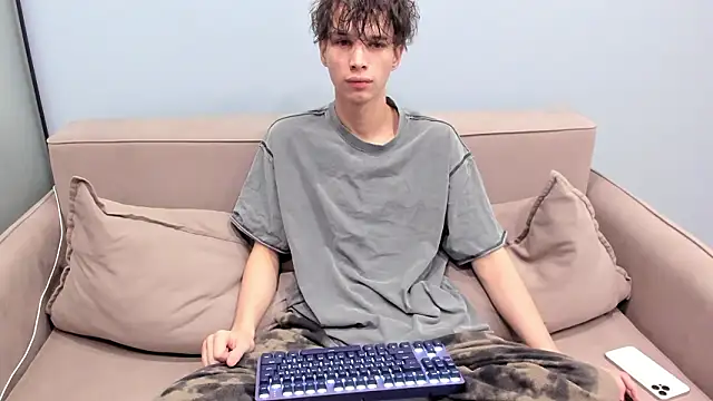 Snapshot of Ur_NextDoor_Boy chatting on February 2026 09:13:02 PM Ur NextDoor Boy online show from February 2026 09:13:02 PM