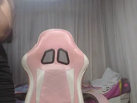 lyn67 online show from February 2026 02:18:02 AM