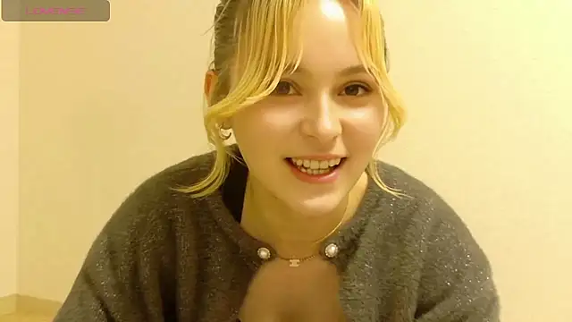 Snapshot of e_ri_ka93 chatting on February 2026 01:53:02 PM e ri ka93 online show from February 2026 01:53:02 PM