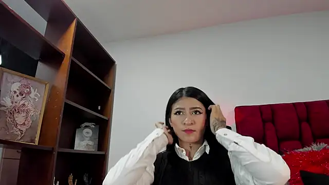 LuciadelaVega online show from February 2026 07:01:02 PM