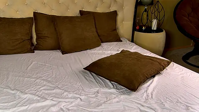 YourSweetArya online show from April 2026 04:04:02 PM