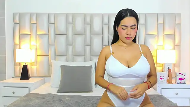 paola katy dicks online show from June 2026 08:14:02 PM