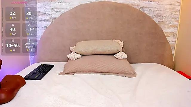 Ashley Beaomunt online show from February 2026 12:48:02 PM