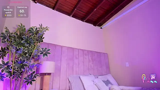 Ashley Beaomunt online show from March 2026 12:23:01 PM