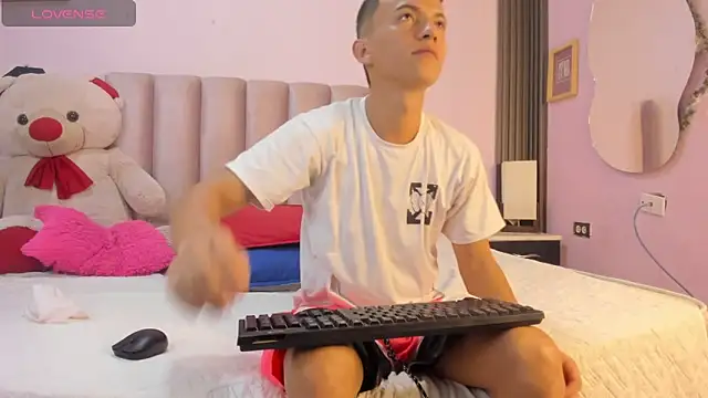 Dylan and Kim online show from February 2026 12:27:01 PM