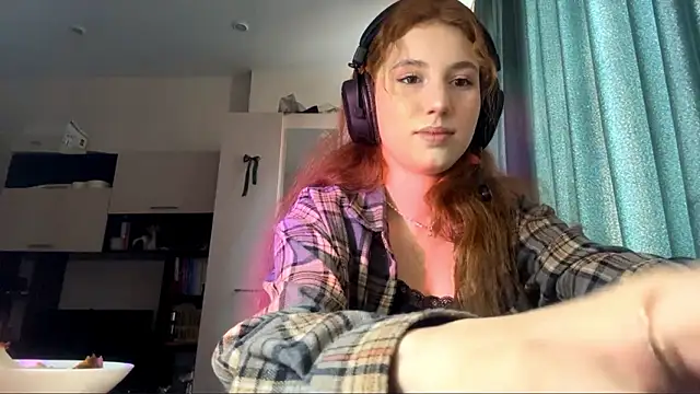 Snapshot of AliceCarrol chatting on February 2026 11:55:01 AM AliceCarrol online show from February 2026 11:55:01 AM