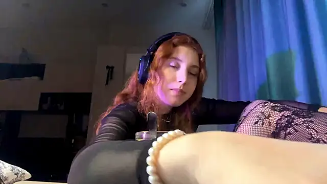 Snapshot of AliceCarrol chatting on February 2026 02:16:02 PM AliceCarrol online show from February 2026 02:16:02 PM