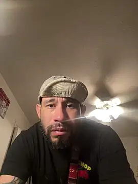 Snapshot of TheDaddio03 chatting on February 2026 04:32:01 AM TheDaddio03 online show from February 2026 04:32:01 AM