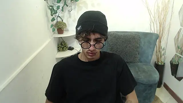 Snapshot of AaronBeer_ chatting on February 2026 11:42:01 AM AaronBeer online show from February 2026 11:42:01 AM