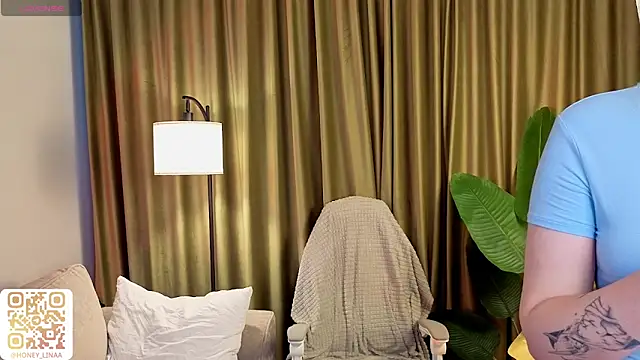 Snapshot of honey_kors chatting on February 2026 12:03:01 PM honey kors online show from February 2026 12:03:01 PM