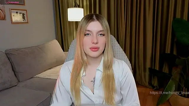 Snapshot of honey_kors chatting on April 2026 01:25:02 AM honey kors online show from April 2026 01:25:02 AM
