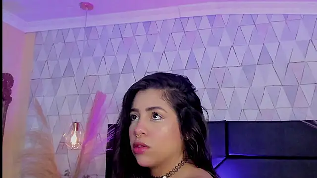 Snapshot of CloheBell chatting on February 2026 11:42:01 AM CloheBell online show from February 2026 11:42:01 AM