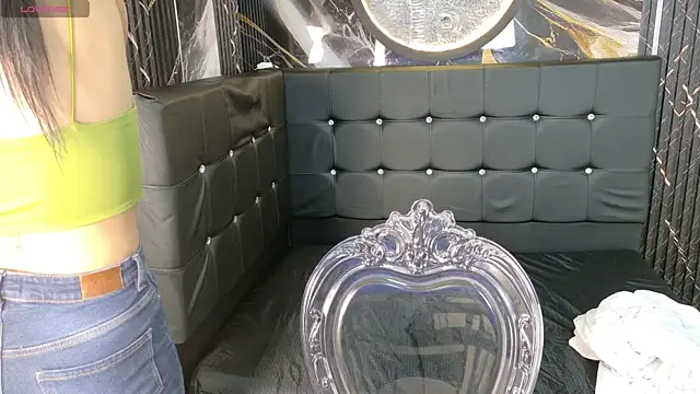  ArianaToroo online show from April 2026 01:10:02 PM