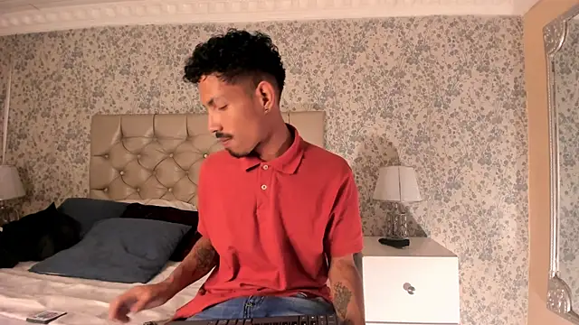 NoaahTylor online show from April 2026 04:02:02 AM