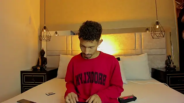 NoaahTylor online show from June 2026 01:35:02 PM