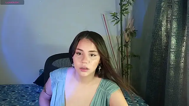 Snapshot of Scarlett_Laurent chatting on February 2026 01:21:01 PM Scarlett Laurent online show from February 2026 01:21:01 PM