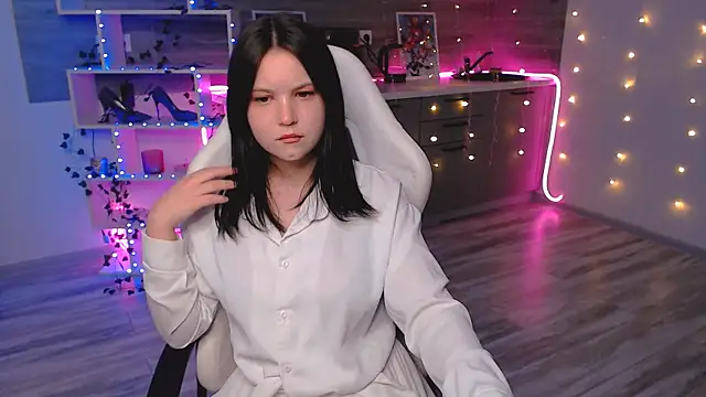 lily milleerr online show from February 2026 06:30:01 PM