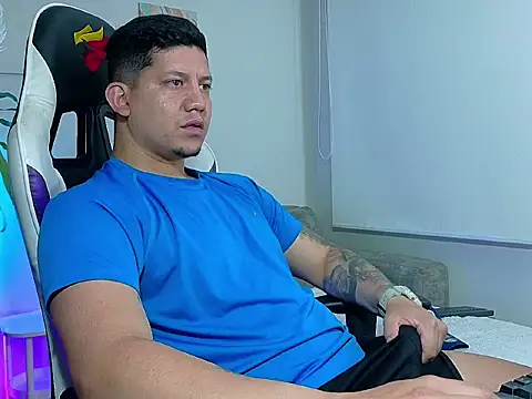 Snapshot of _robertobaggioo chatting on February 2026 12:12:01 PM robertobaggioo online show from February 2026 12:12:01 PM