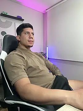 Snapshot of _robertobaggioo chatting on February 2026 12:15:02 PM robertobaggioo online show from February 2026 12:15:02 PM