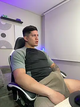 Snapshot of _robertobaggioo chatting on March 2026 12:34:01 PM robertobaggioo online show from March 2026 12:34:01 PM