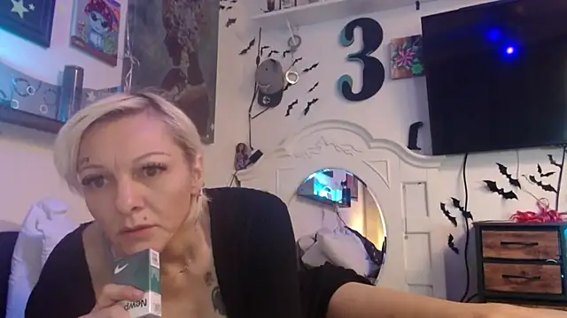 Snapshot of slutslave333 chatting on April 2026 09:39:01 PM slutslave333 online show from April 2026 09:39:01 PM