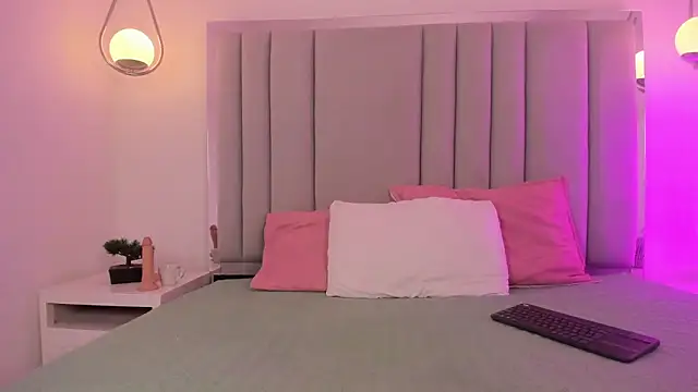 Alina Bond online show from March 2026 12:11:01 PM