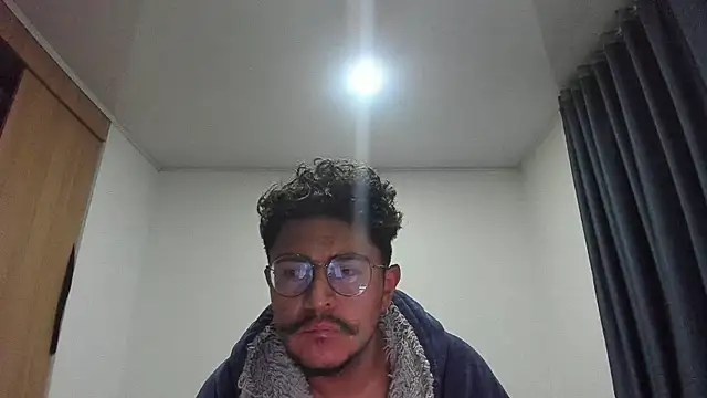 Snapshot of JhonnyRey27 chatting on February 2026 02:34:02 AM JhonnyRey27 online show from February 2026 02:34:02 AM