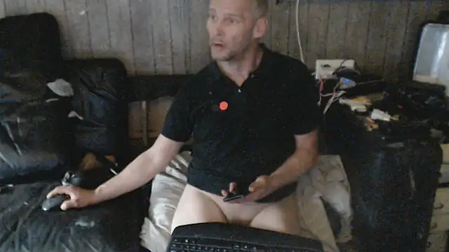 Snapshot of BISLETJE1980 chatting on February 2026 12:11:01 PM BISLETJE1980 online show from February 2026 12:11:01 PM