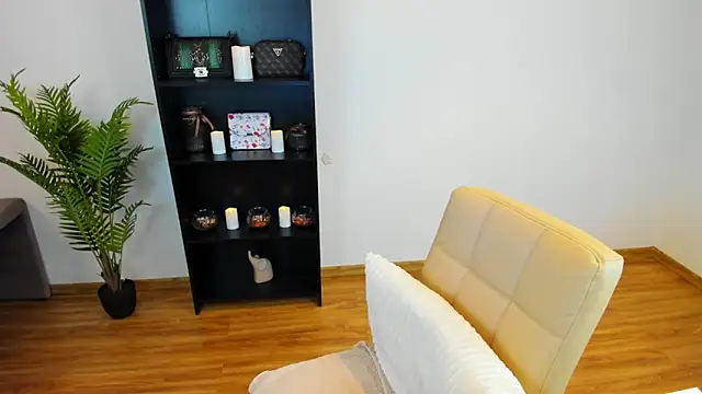 khloe starrr online show from March 2026 01:37:01 PM