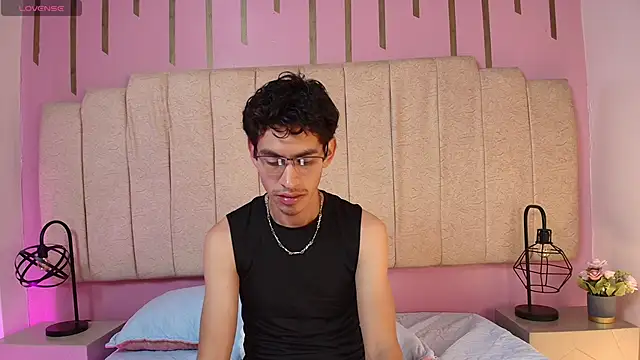 Snapshot of skinny_jean_ chatting on February 2026 01:56:01 PM skinny jean online show from February 2026 01:56:01 PM