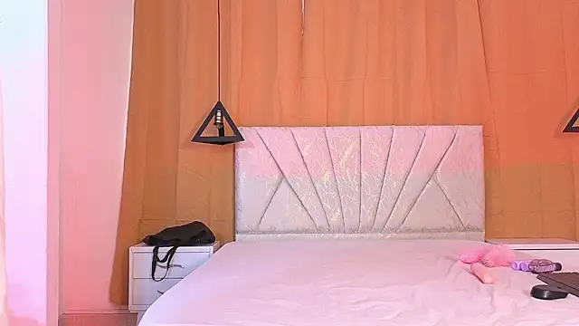 Snapshot of rossane_luxe chatting on February 2026 12:35:02 PM rossane luxe online show from February 2026 12:35:02 PM