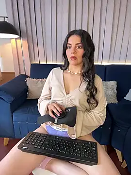 Snapshot of luisa__rosse chatting on February 2026 03:54:01 PM luisa rosse online show from February 2026 03:54:01 PM