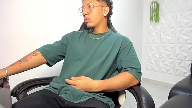 MaxSeduce23 online show from February 2026 01:07:02 PM