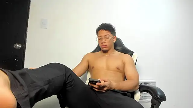 MaxSeduce23 online show from February 2026 01:09:02 PM