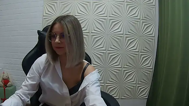 Snapshot of IceMayes chatting on February 2026 12:26:01 PM IceMayes online show from February 2026 12:26:01 PM