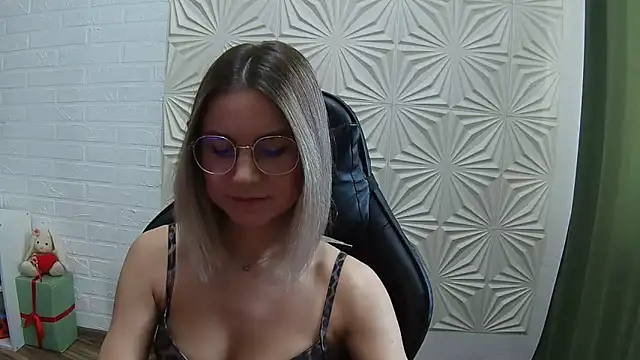 Snapshot of IceMayes chatting on February 2026 09:10:02 AM IceMayes online show from February 2026 09:10:02 AM