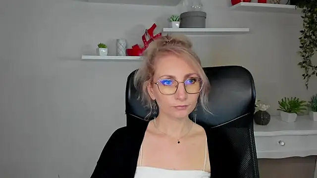 CinderellaMoon online show from March 2026 06:30:02 AM