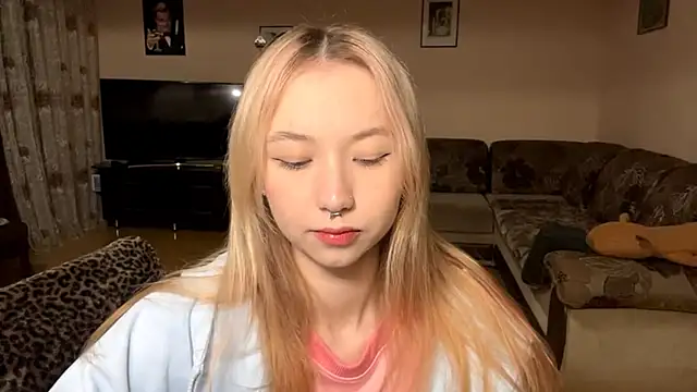 Snapshot of PinkTraible chatting on February 2026 11:42:01 AM PinkTraible online show from February 2026 11:42:01 AM