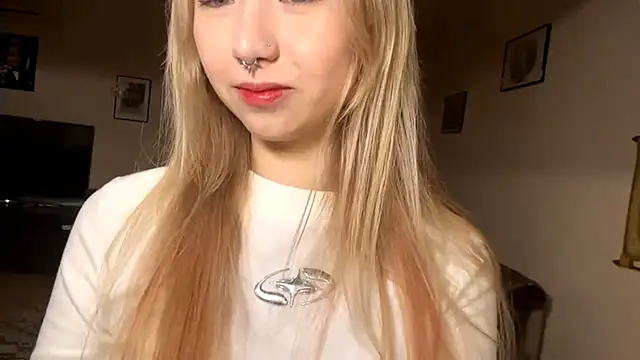 Snapshot of PinkTraible chatting on March 2026 11:49:01 AM PinkTraible online show from March 2026 11:49:01 AM