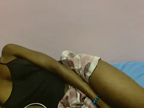 Snapshot of Sexybee01 chatting on February 2026 11:27:02 PM Sexybee01 online show from February 2026 11:27:02 PM