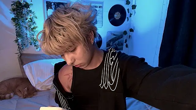 Snapshot of prince_oliverr chatting on February 2026 01:19:01 PM prince oliverr online show from February 2026 01:19:01 PM