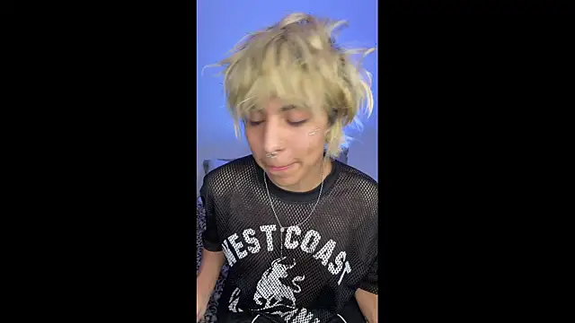 Snapshot of prince_oliverr chatting on March 2026 01:43:02 AM prince oliverr online show from March 2026 01:43:02 AM